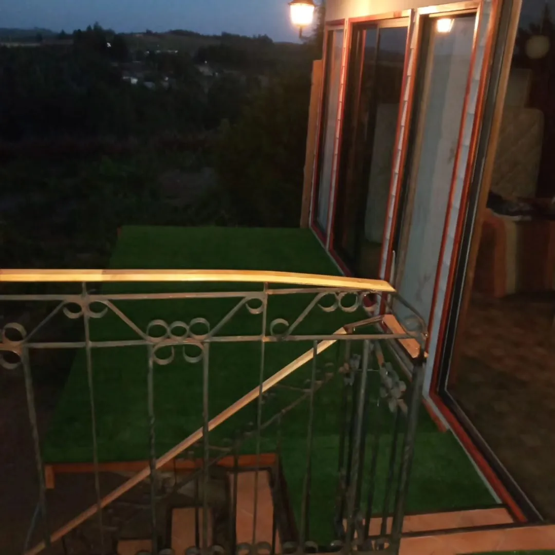 Balcón con barandas y escala, foto 6 de 6
